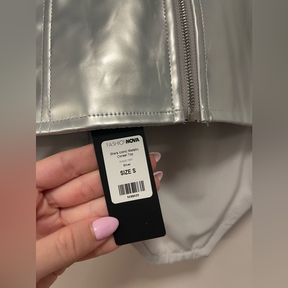 Fashion nova metallic top - Picture 3 of 3